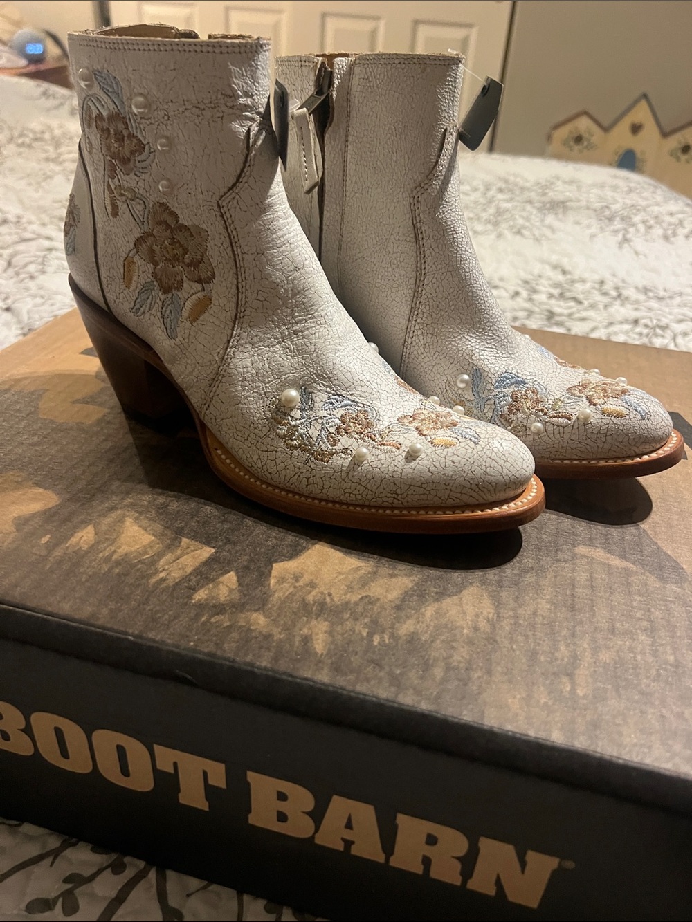 New with Tags Shyanne women’s western bootie Size 7